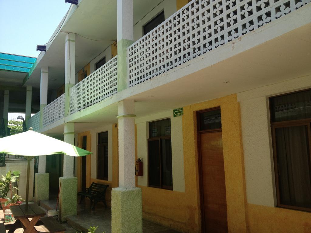 Hotel San Lorenzo Barra de Navidad Extérieur photo